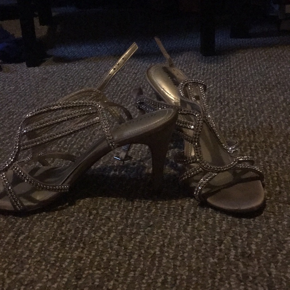 Strapping Heel - Picture 2 of 3
